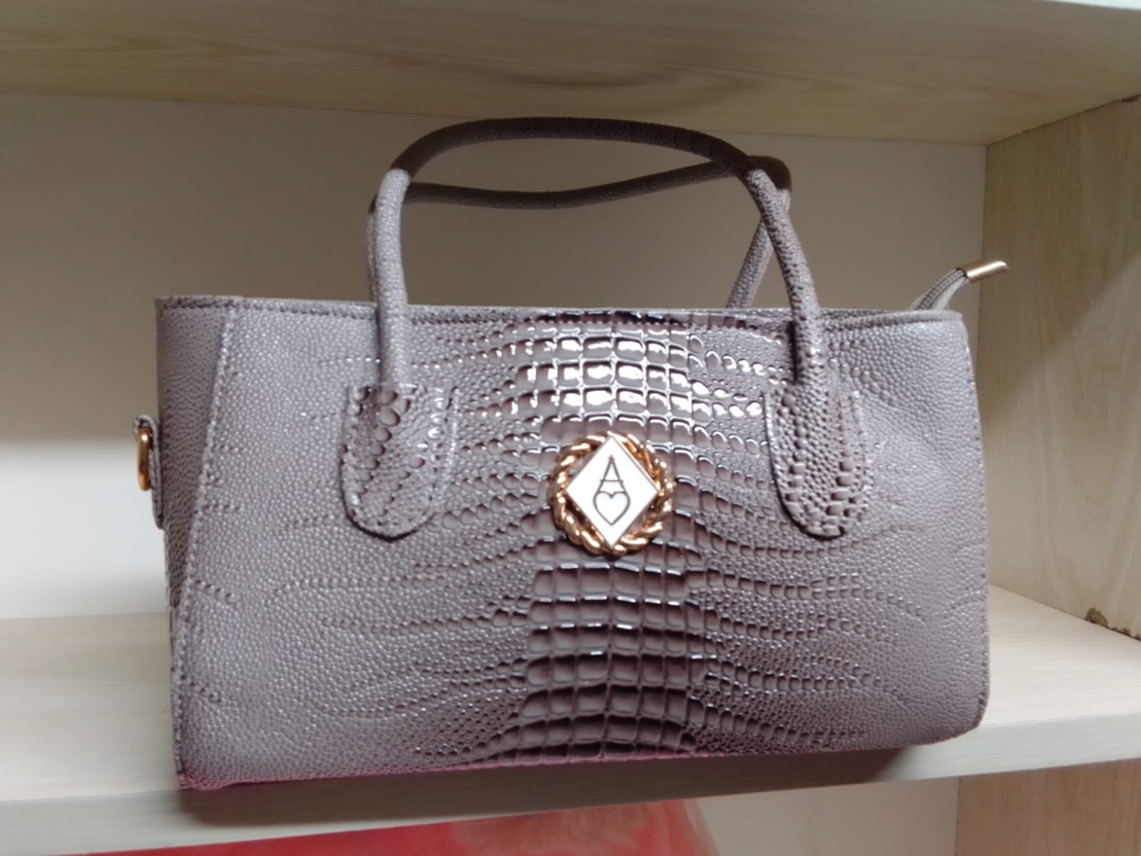 New Stylish Hand & Shoulder Bag for Women and Girls ( মহিলাদের হাতের ব্যাগ ) - https://upokar24.com